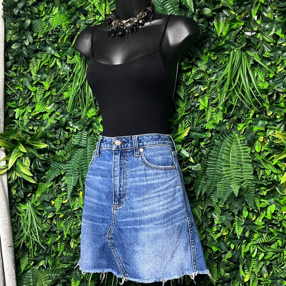 Abercrombie & Fitch Skirt Size 27 Blue Medium‎ Wash Raw Hem Denim Mini  3617